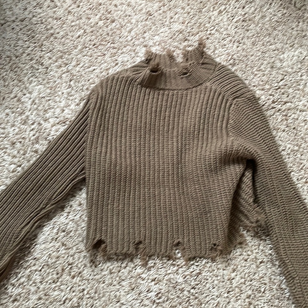 Super cute and not itchy sweater light ish brown